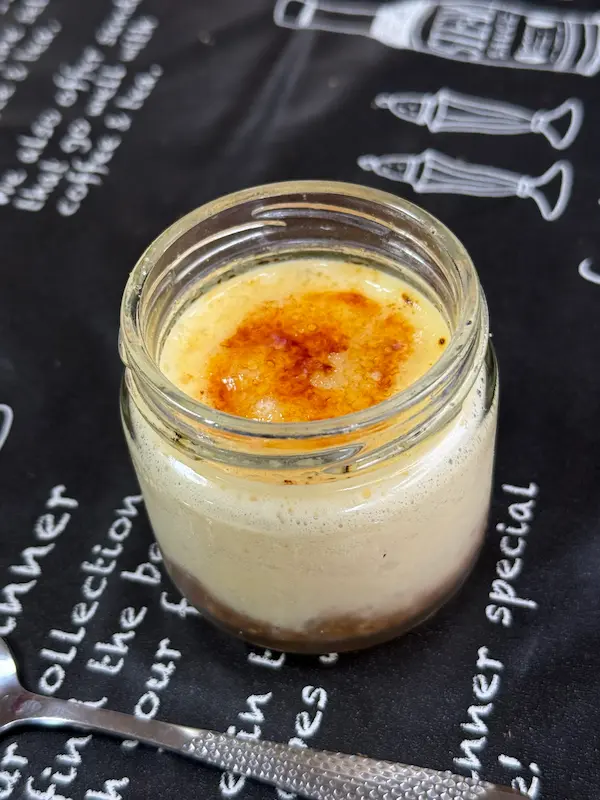 クレマ・カタラナ｜パリパリカラメルが魅力的な伝統デザート