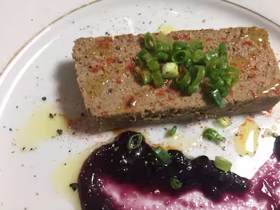 パテ・デ・イガード・デ・ポジョ（鶏レバーのパテ）